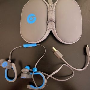 Power Beats by Dre- wireless - charger and case included